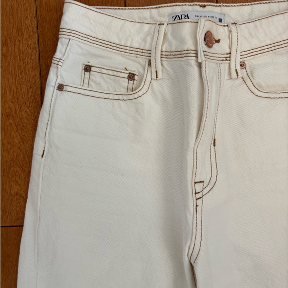 Cream High-Waisted Jeans - Picture 2 of 4